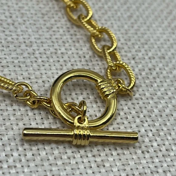 Vintage Chunky Gold Toggle Bracelet – Bold 80s/90s Statement Piece - Picture 3 of 13